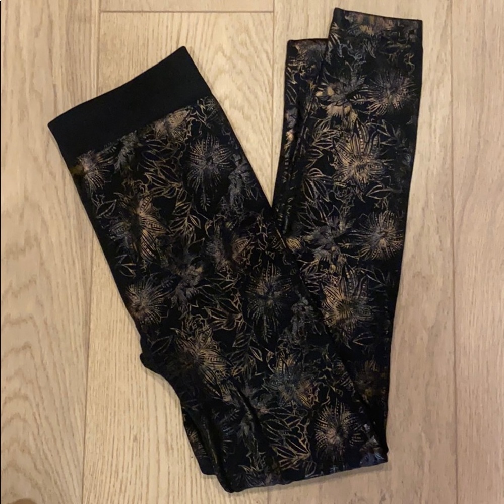 Metallic patterned leggings